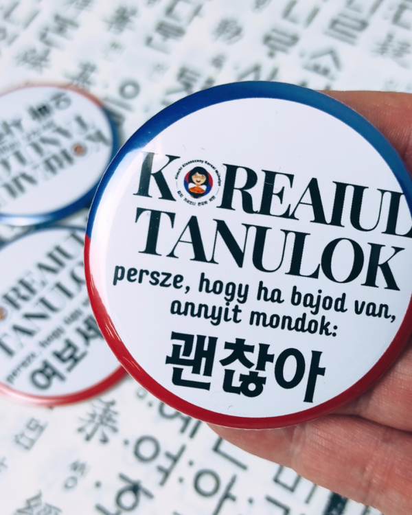 [kitűző] Koreaiul tanulok, persze, hogy ha bajod van, annyit mondok: 괜찮아