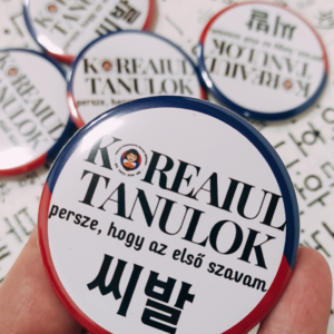 [kitűző] Koreaiul tanulok, persze, hogy az első szavam 씨발